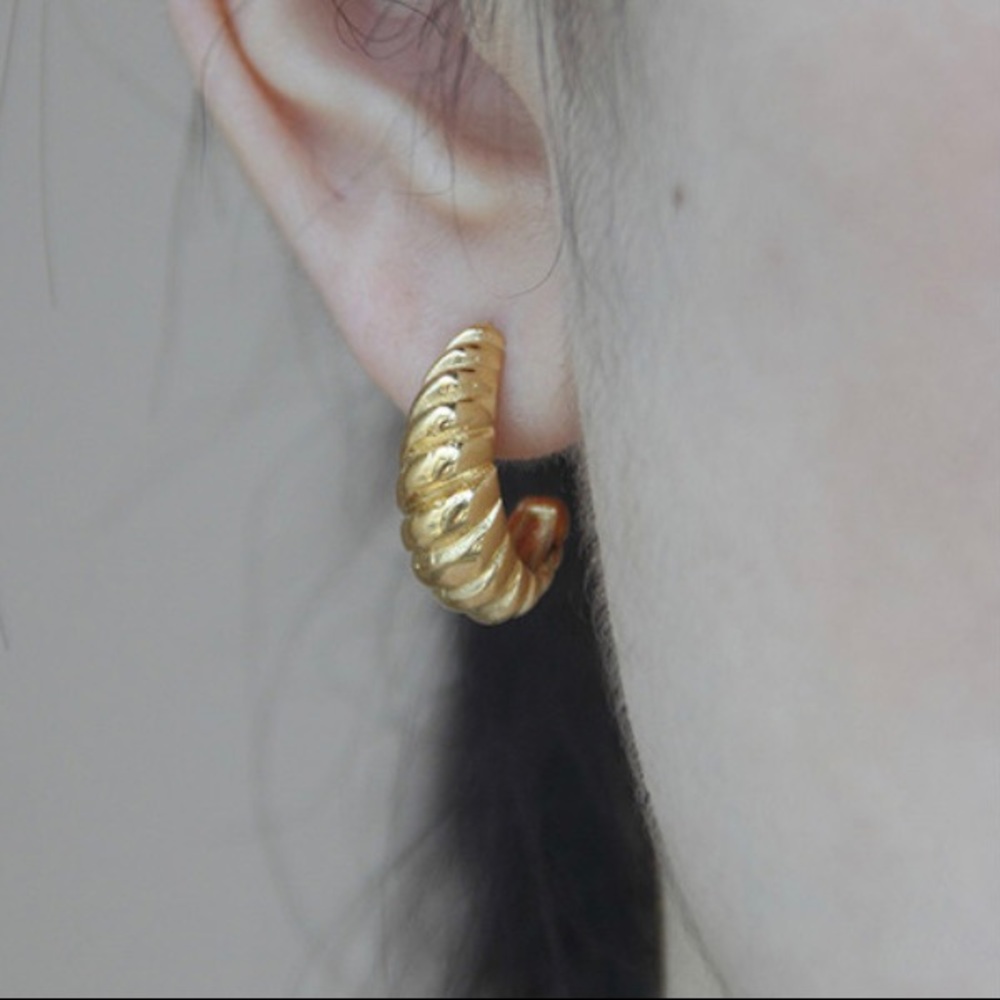 Gold open twisted hoop earrings